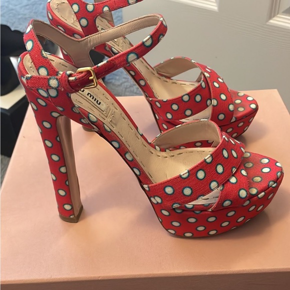 Beautiful pink miu miu heels . - Picture 2 of 4